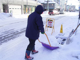 「雪かき風景」